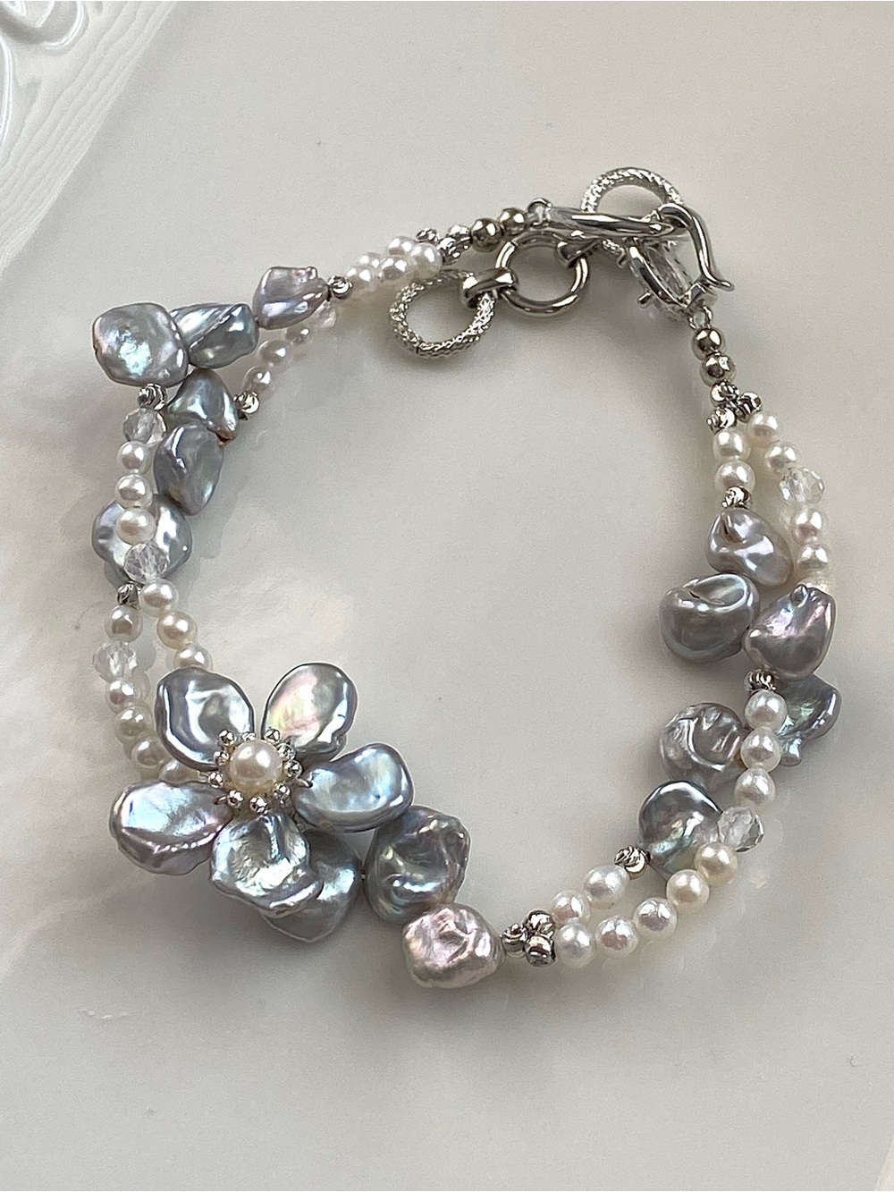 B182-Handmade High Quality Petal Pearl Flowrer And Baby Pearl Braided Bracelet - Picture 5 of 12